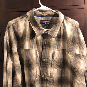 Men’s Patagonia lightweight shirt